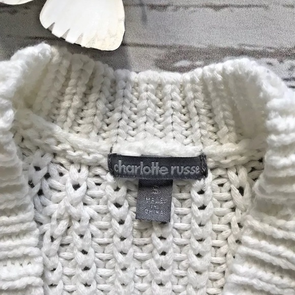 ✨Sold✨Charlotte Russe Crochet White Crop Top - Picture 4 of 6